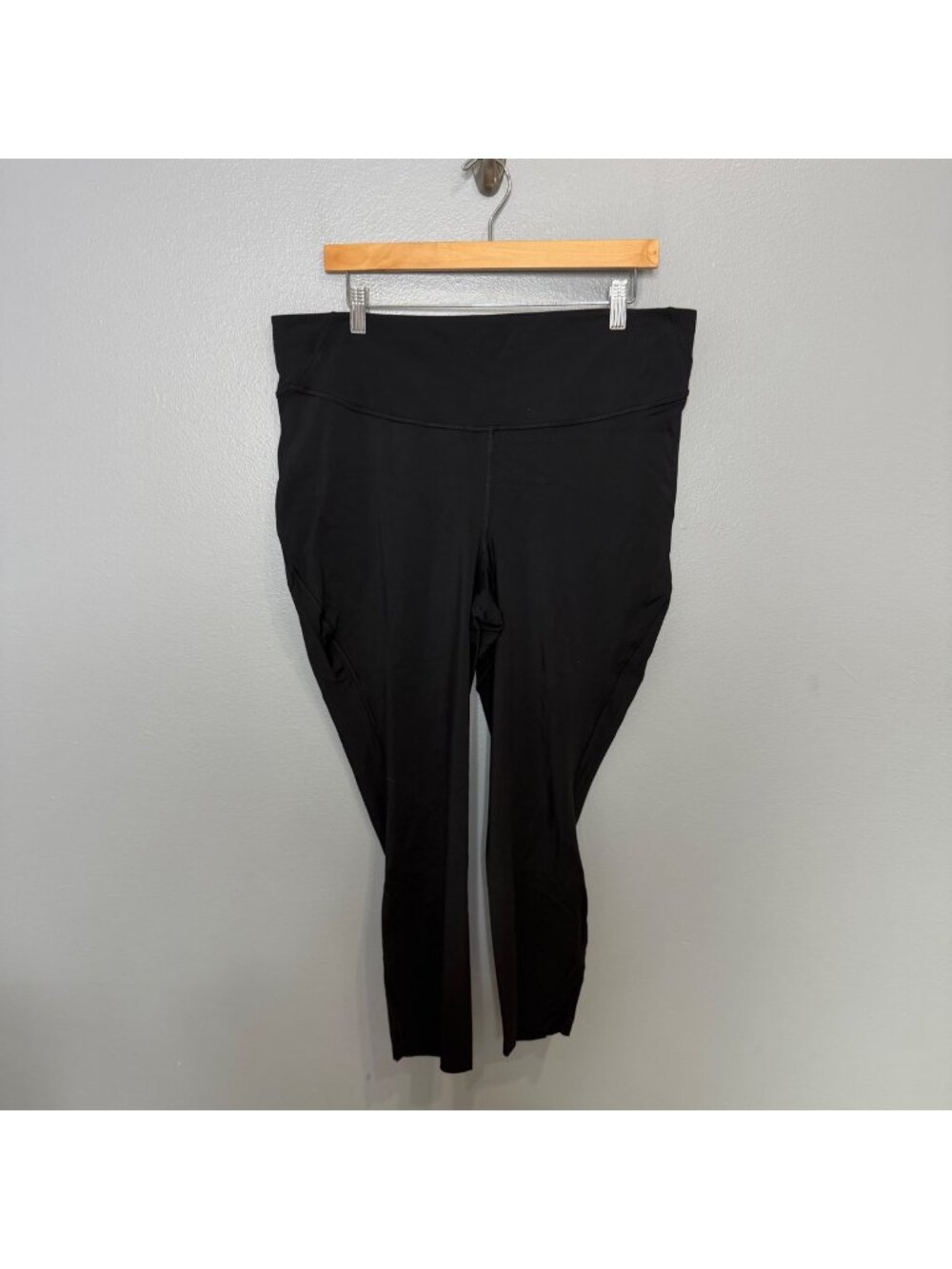 LULULEMON Base Pace High-Rise Crop 23" in Black size 16